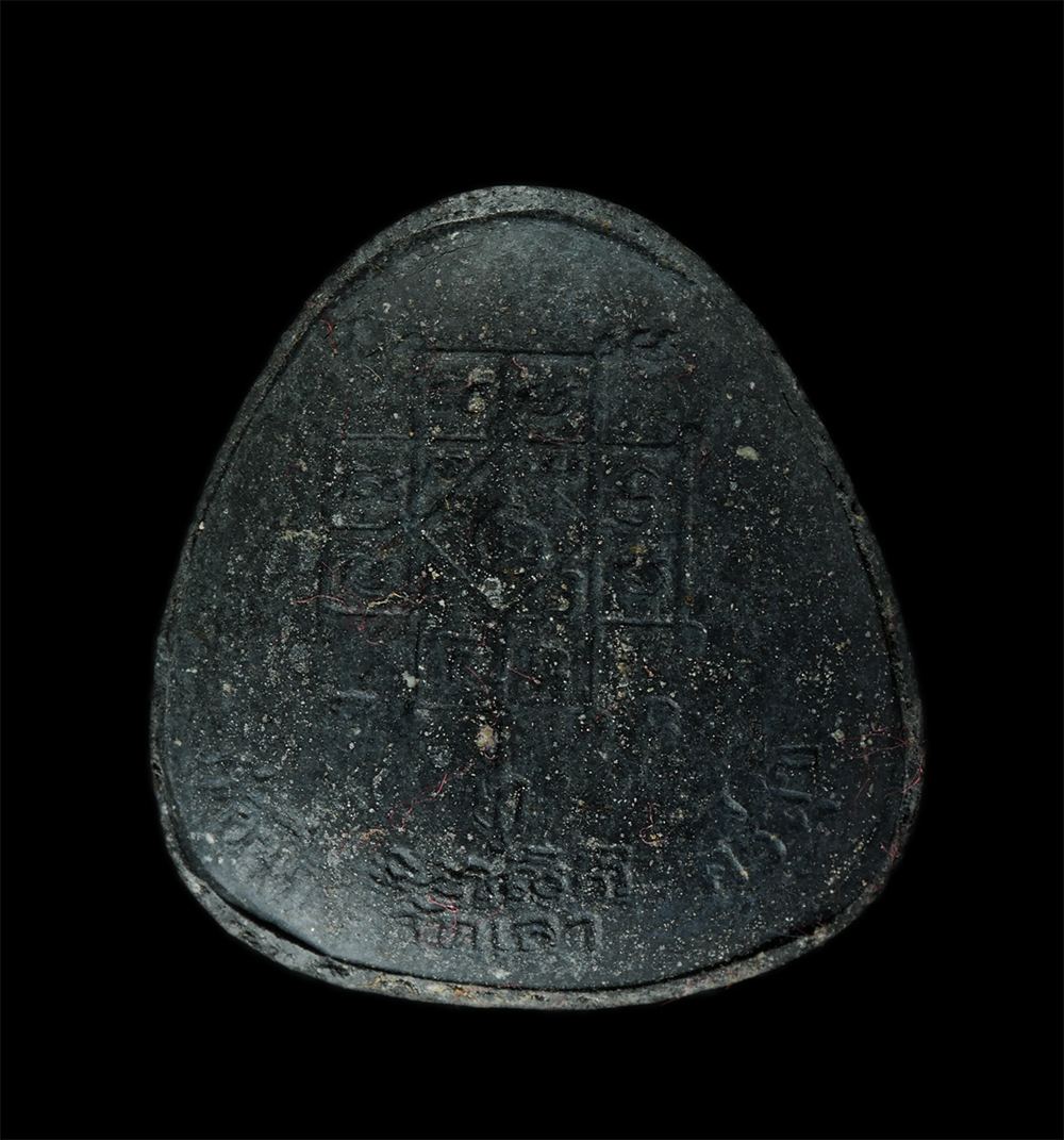 29Jul24 (41)bp.jpg - พระปิดตามหาลาภ ปลดหนี้ วัดเลา หลวงปู่ผูก ผาสุโก(พระพิศาลพัฒนพิสุทธิ์) วัดเลา บางขุนเทียน กรุงเทพฯ พุทธาภิเษก 2540 เนื้อผงพุทธคุณ ผงว่าน ผงใบลาน พระเก่ [..] | https://kamulet.in.th